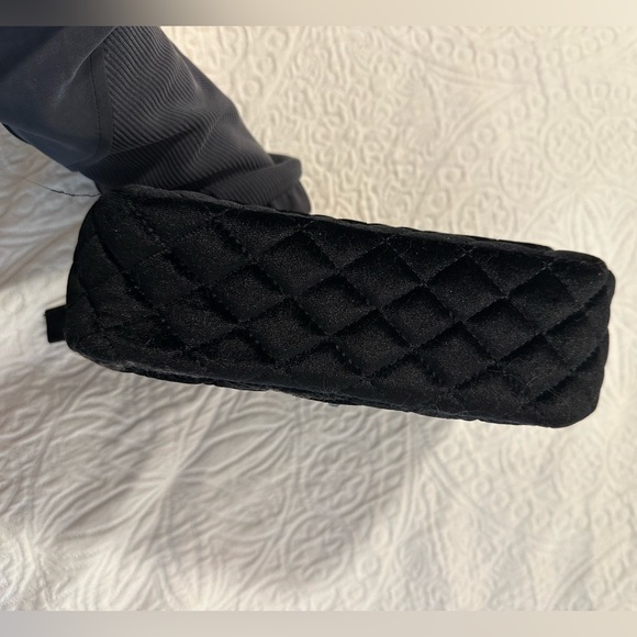 New Black crossbody / shoulder bag, never used with tags - Picture 2 of 5